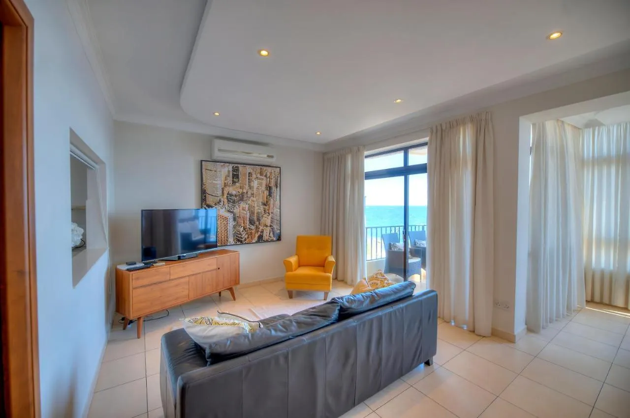 Large Seafront 3 Bedroom Apartment In The Heart Of Sliema - Mmai1-2