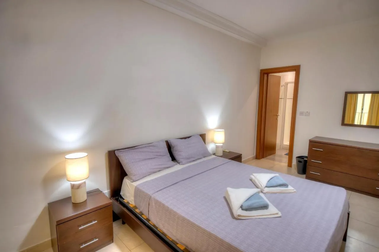 Large Seafront 3 Bedroom Apartment In The Heart Of Sliema - Mmai1-2