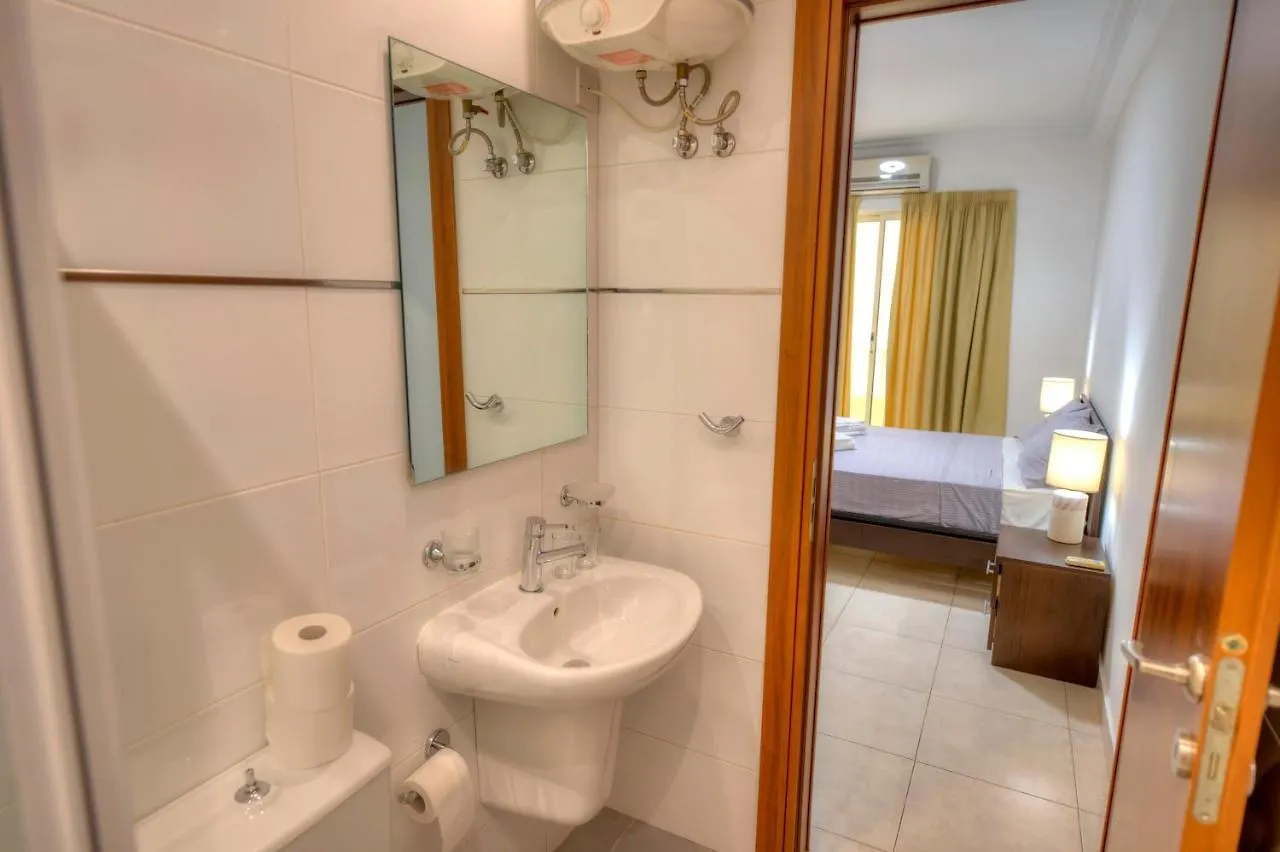 Large Seafront 3 Bedroom Apartment In The Heart Of Sliema - Mmai1-2