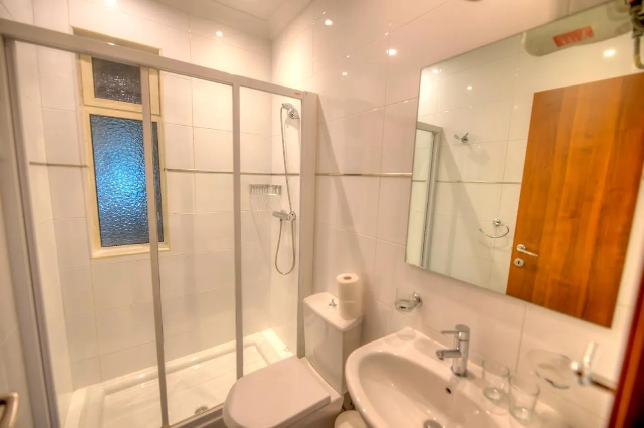Large Seafront 3 Bedroom Apartment In The Heart Of Sliema - Mmai1-2