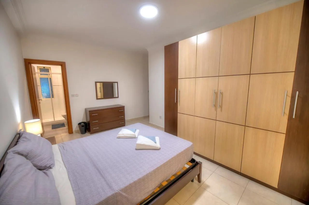 Large Seafront 3 Bedroom Apartment In The Heart Of Sliema - Mmai1-2 0*,