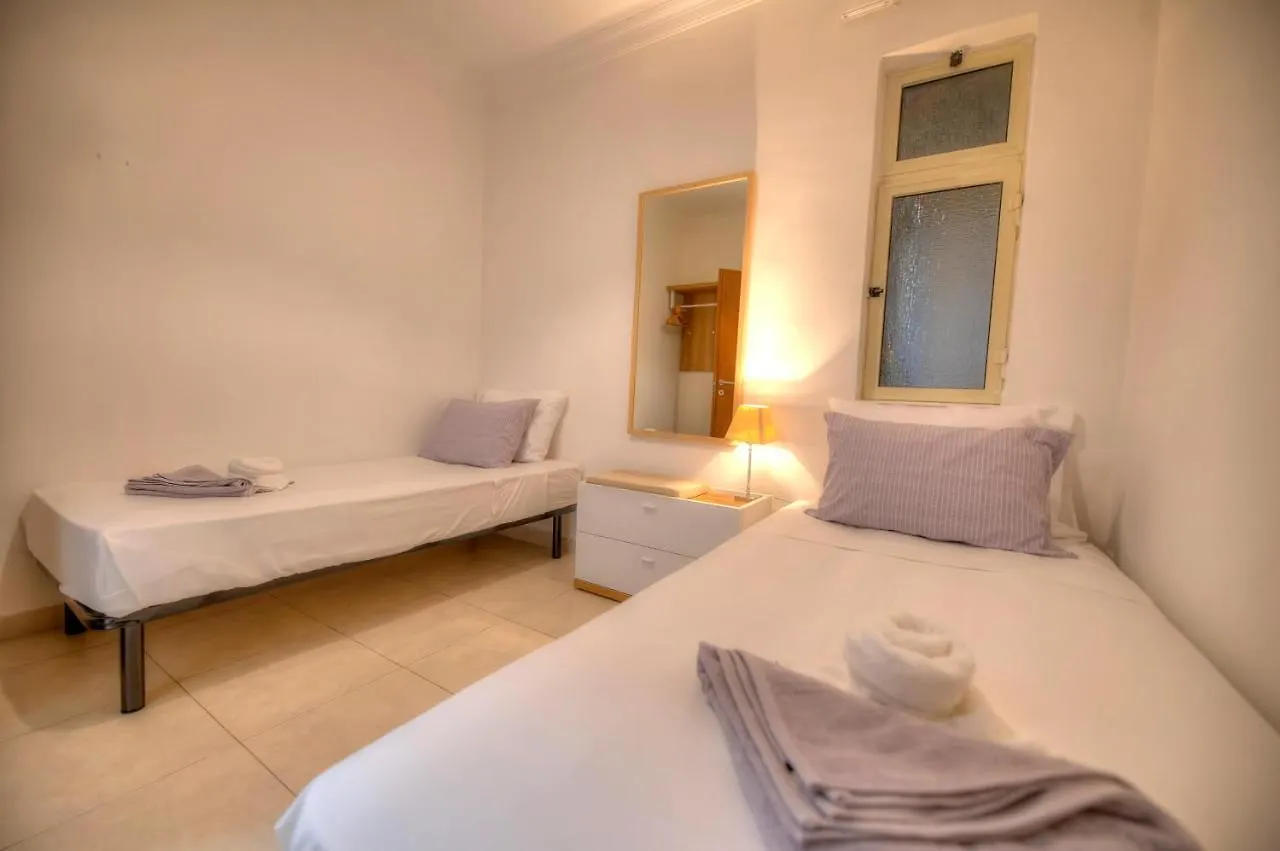 Large Seafront 3 Bedroom Apartment In The Heart Of Sliema - Mmai1-2