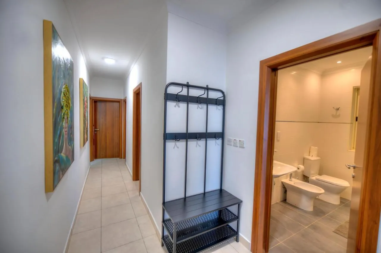 Large Seafront 3 Bedroom Apartment In The Heart Of Sliema - Mmai1-2 Malta