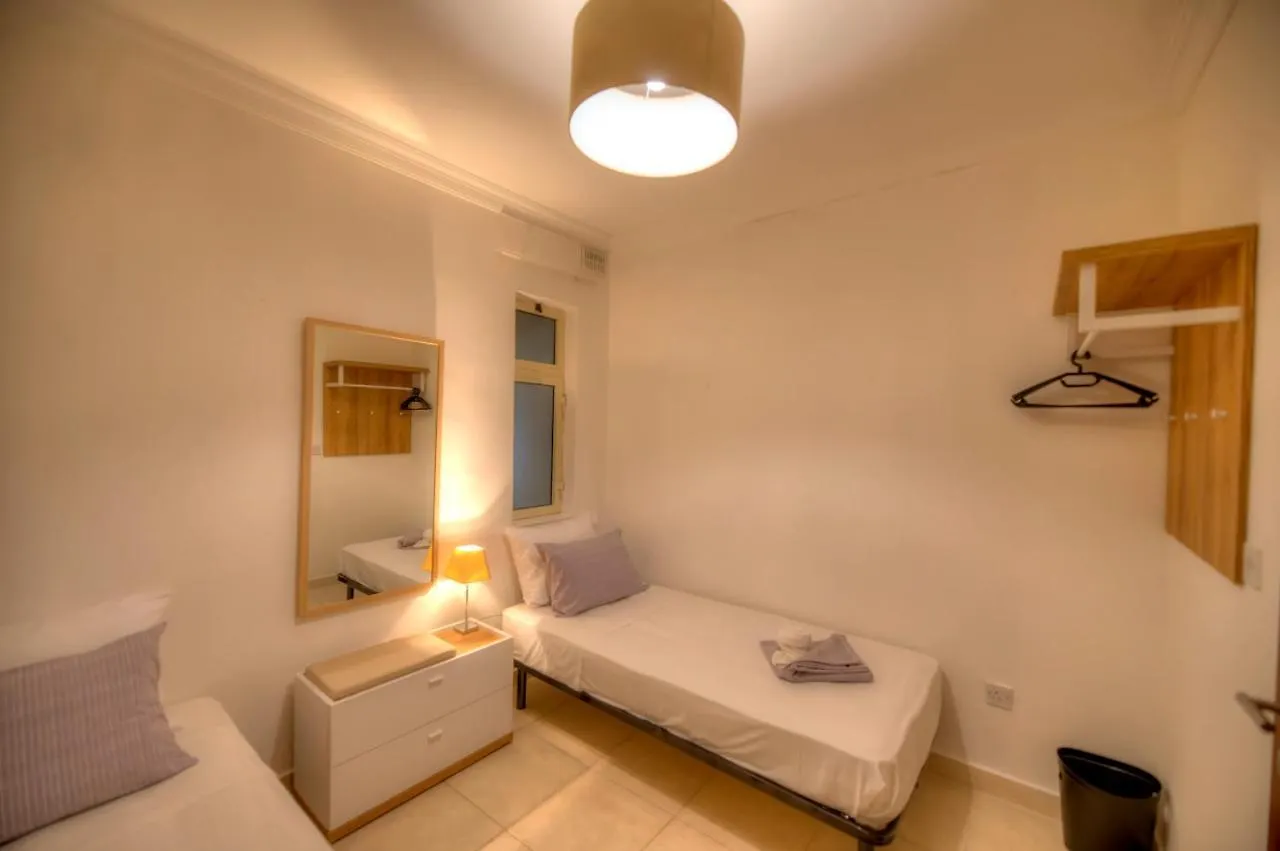 Large Seafront 3 Bedroom Apartment In The Heart Of Sliema - Mmai1-2 Malta