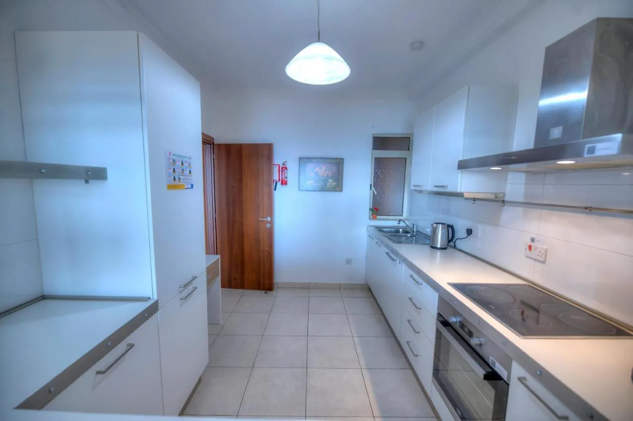 Large Seafront 3 Bedroom Apartment In The Heart Of Sliema - Mmai1-2